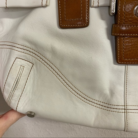 50% OFF Coach cream hobo flip shoulder bag - Picture 3 of 9